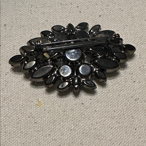 Elegant Blue Crystal Brooch - Picture 2 of 3